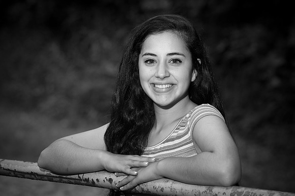 Emily Bergez Senior Images 8-10-2014-0472-2