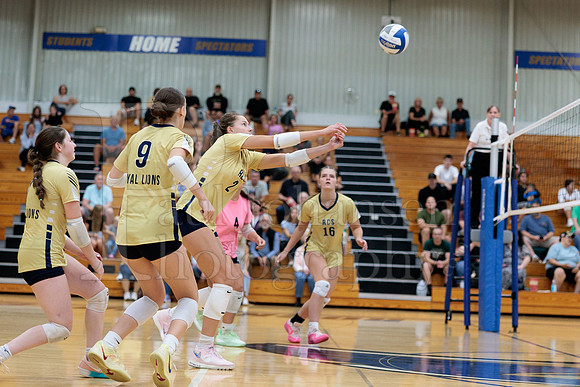 Rockford Christian Girls Varsity Volleyball vs St Edwards 8-27-2025-0214