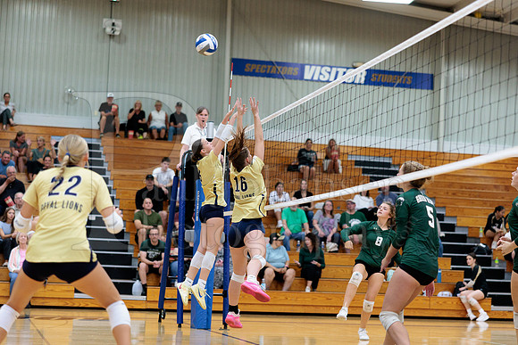 Rockford Christian Girls Varsity Volleyball vs St Edwards 8-27-2025-0219