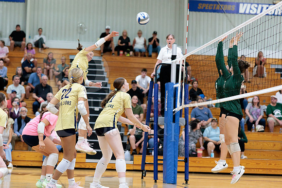 Rockford Christian Girls Varsity Volleyball vs St Edwards 8-27-2025-0273