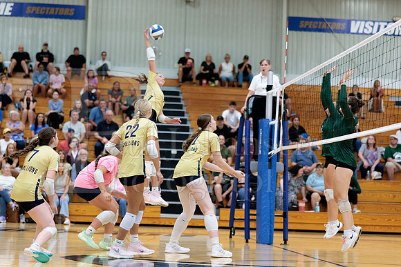 Rockford Christian Girls Varsity Volleyball vs St Edwards 8-27-2025-0272