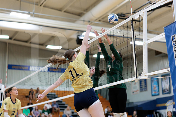 Rockford Christian Girls Varsity Volleyball vs St Edwards 8-27-2025-0353