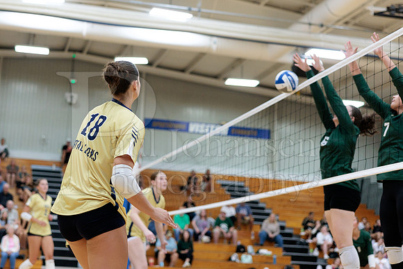 Rockford Christian Girls Varsity Volleyball vs St Edwards 8-27-2025-0399