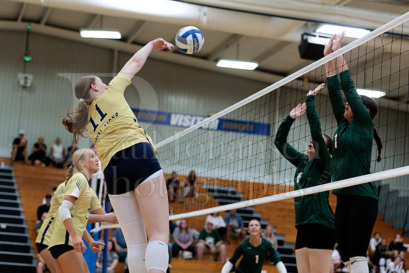 Rockford Christian Girls Varsity Volleyball vs St Edwards 8-27-2025-0410
