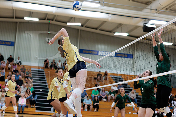 Rockford Christian Girls Varsity Volleyball vs St Edwards 8-27-2025-0408