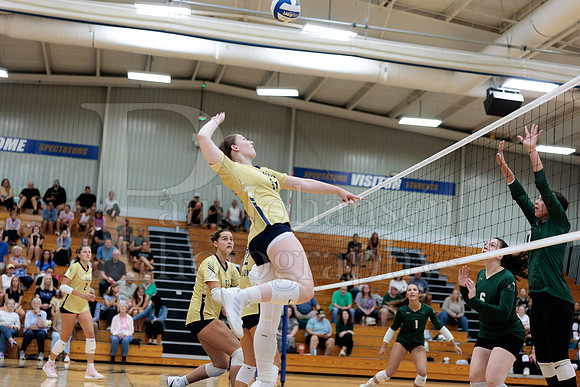 Rockford Christian Girls Varsity Volleyball vs St Edwards 8-27-2025-0407