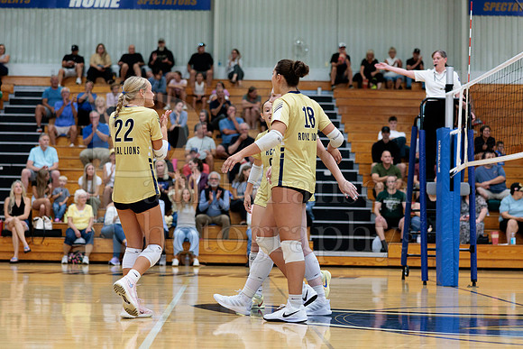 Rockford Christian Girls Varsity Volleyball vs St Edwards 8-27-2025-0431