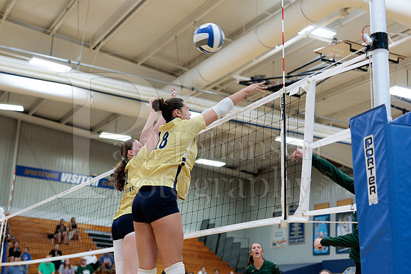 Rockford Christian Girls Varsity Volleyball vs St Edwards 8-27-2025-0443