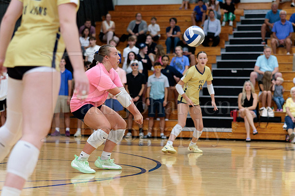 Rockford Christian Girls Varsity Volleyball vs St Edwards 8-27-2025-0449