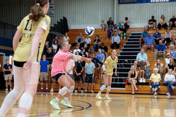 Rockford Christian Girls Varsity Volleyball vs St Edwards 8-27-2025-0451