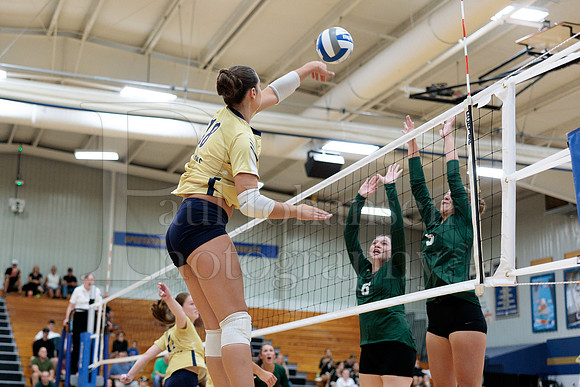 Rockford Christian Girls Varsity Volleyball vs St Edwards 8-27-2025-0458