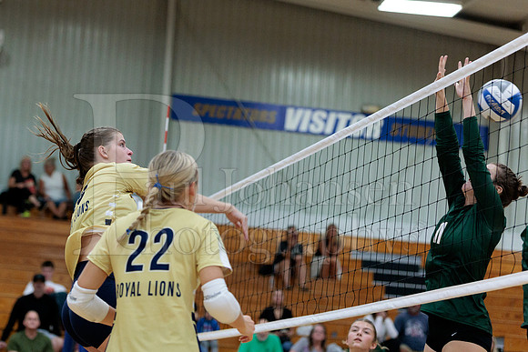 Rockford Christian Girls Varsity Volleyball vs St Edwards 8-27-2025-0502