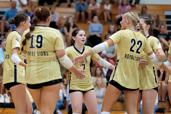 Rockford Christian Girls Varsity Volleyball vs St Edwards 8-27-2025-0514