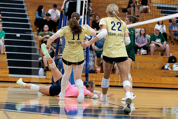 Rockford Christian Girls Varsity Volleyball vs St Edwards 8-27-2025-0585