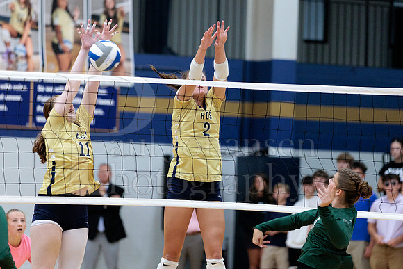 Rockford Christian Girls Varsity Volleyball vs St Edwards 8-27-2025-0625