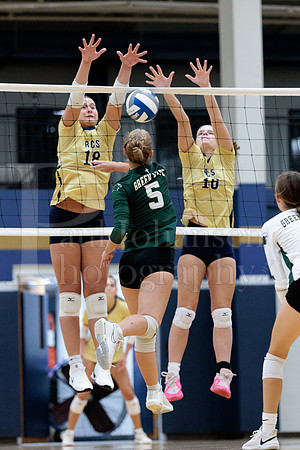 Rockford Christian Girls Varsity Volleyball vs St Edwards 8-27-2025-0813