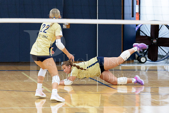 Rockford Christian Girls Varsity Volleyball vs St Edwards 8-27-2025-1236