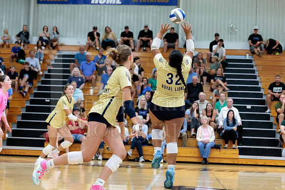 Rockford Christian Girls Varsity Volleyball vs St Edwards 8-27-2025-1342
