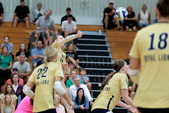 Rockford Christian Girls Varsity Volleyball vs St Edwards 8-27-2025-1421