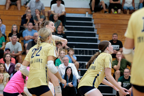 Rockford Christian Girls Varsity Volleyball vs St Edwards 8-27-2025-1422