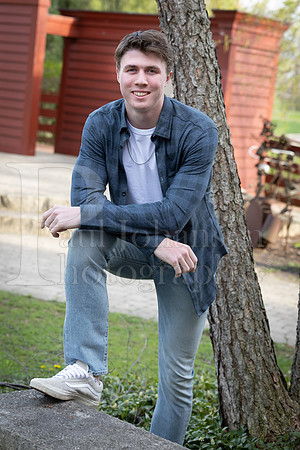 Nolan Brauns Senior Images 5-4-2022-0171