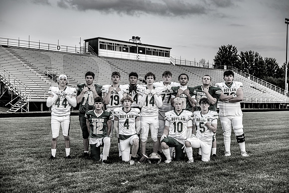Boylan Varsity Senior Banner Shoot 8-4-2026-0553