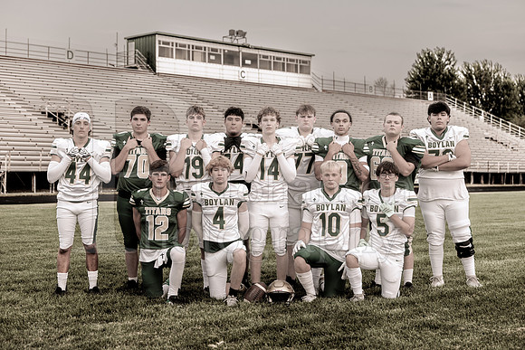 Boylan Varsity Senior Banner Shoot 8-4-2026-0555