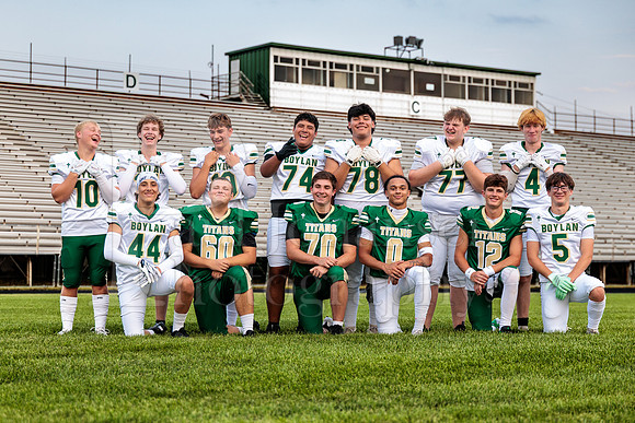 Boylan Varsity Senior Banner Shoot 8-4-2026-0597