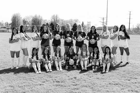 Boylan Varsity Girls Soccer Team and Senior Shoot 4-25-2024-0011