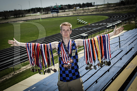 Nick Monkemeyer Senior Images Finals 5-1-2016-0202