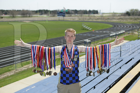 Nick Monkemeyer Senior Images 4-17-2016-0199