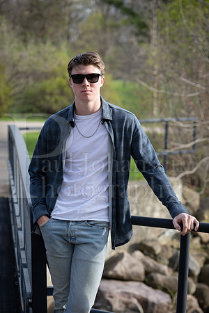 Nolan Brauns Senior Images 5-4-2022-0124