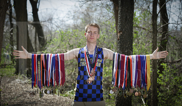 Nick Monkemeyer Senior Images Finals 5-1-2016-0171