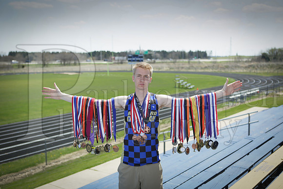 Nick Monkemeyer Senior Images 4-17-2016-0197