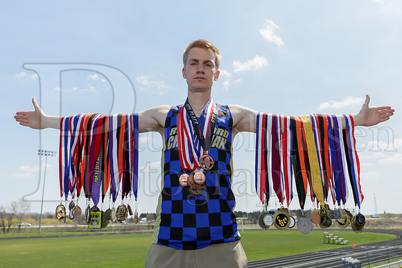Nick Monkemeyer Senior Images 4-17-2016-0213