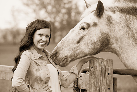 Alyssa Evett Senior Images 5-18-2014-3916_PE