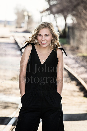 Annie Cyrs Senior Images 4-24-2018-0077_pp